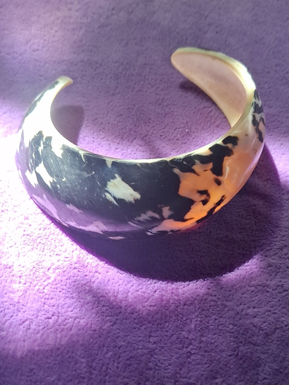Women’s Black & Cream Hawaiian Seashell Wide Cuff Bracelet